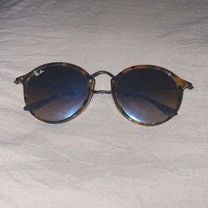Used e Ray Ban!
